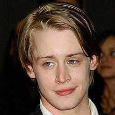 Well, the main role of kevin mccallister, a cute little boy, has been played by this american actor. Who Is Macaulay Culkin Dating Now Girlfriends Biography 2021