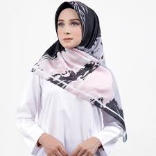 Kamu pasti ingin memiliki sahabat yang seperti itu bukan. Tampil Seragam Dengan 11 Rekomendasi Barang Couple Ini Agar Kamu Makin Dekat Dengan Sahabatmu