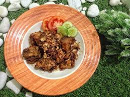 Angkat daging ayam, goreng setengah kering, suwir2 dagingnya. Resep Praktis Ayam Bumbu Sate Womantalk