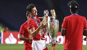 وتمكن النجم روبرت ليفاندوفسكي من تسجيل هدف التعادل لصالح بولندا، في الدقيقة 54. Ù„ÙŠÙØ§Ù†Ø¯ÙˆÙØ³ÙƒÙŠ ÙÙŠ 2020 Ù‡Ø¯Ø§Ù Ø¨Ø§ÙŠØ±Ù† ÙŠØ­Ù‚Ù‚ Ø£Ø­Ù„Ø§Ù…Ù‡ Ø®Ù„Ù Ø£Ø¨ÙˆØ§Ø¨ Ù…ØºÙ„Ù‚Ø©