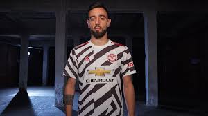 Current season & career stats available, including appearances, goals & transfer fees. Bruno Fernandes Wins Manchester United 2019 20 Player Of The Year Award After Arriving In January Goal Com
