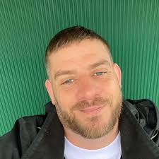 Can anyone recommend a joiner to change some internal doors please 🙂