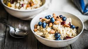 Typically, an increase in processing increases the oats's glycemic index (how quickly it raises blood sugar).3﻿ popular oatmeal varieties include: 7 Reasons To Eat Oatmeal Every Day Everyday Health