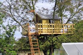 Une Cabane Avec Une Tyrolienne Cabane Maison Style Amenagement Exterieur