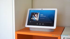 The nest hub max is a versatile unit that offers great video calls, smart home controls, another screen on which to watch youtube tv, and more. Google Nest Hub Max Review The Assistant Will See You Now Slashgear