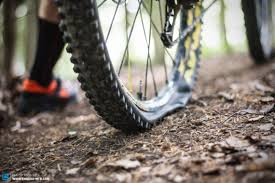 Here are ways you can check your bike's tire pressure, with a gauge, and even if you're on a mountain bike and you are going to be tackling some adventurous singletrack that has uneven surfaces and plenty of sand and dirt, dropping. How To Find The Perfect Tire Pressure For Your Mountain Bike Enduro Mountainbike Magazine