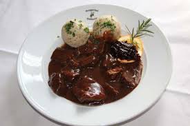 Rehragout Mit Semmelknodel Und Blaukraut Chiemsee Alpenland Tourismus