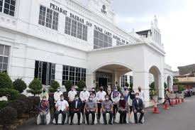 Bangunan pejabat dan tanah kuantan, bandar indera mahkota, 25990 kuantan, pahang, malezya. Pejabat Tanah Perak Online