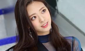 Check spelling or type a new query. Pamer Selfie Terbaru Kecantikan Yuna Itzy Dipuji Selevel Dengan Deretan Artis Korea Ini Winnetnews Com