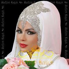 Anne Ismail adlı kullanıcının Hijab panosundaki Pin