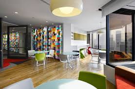 Quiero Este Look Para Mi Oficina Y Lo Quiero Ya Office Interior Design Commercial Interior Design Beautiful Interior Design