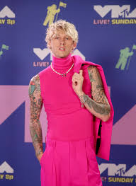 The meeting with fox's children came one month after he publicly confessed his feelings for her. Machine Gun Kelly Rocked A Pink Suit At The Vmas Popsugar Fashion