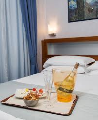 Ogni hotel best western® è un'impresa privata a gestione indipendente. Hotel In Naples Bw Hotel Plaza Naples