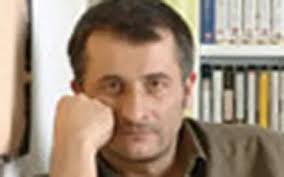 Cristi puiu začal s natáčením krátkých filmů a dokumentů již během studií v ženevě. Amfitrion Cristi Puiu Articole Revista Viva Ro