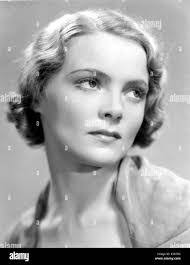 Victoria Hopper's Instagram, Twitter & Facebook