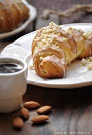 Rogale Swietomarcinskie Oryginalny Przepis Artkulinaria Dessert Recipes Easy Food Desserts With Chocolate Chips