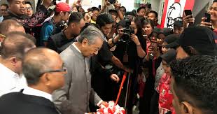 Employees at uitm holdings sdn bhd. Kfc Malaysia Opens Its 701st Restaurant In Utm Gurney Mall
