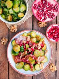 Rosenkohl Pfanne Mit Walnussen Und Granatapfelkernen Low Carb Rezept Rosenkohl Rosenkohl Pfanne Rezepte