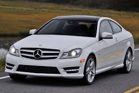 Ich konnte das fahrzeug nun knapp 14 tage im alltag testen und mir sind ein paar dinge positiv, aber auch einige negativ aufgefallen; 2015 Mercedes Benz C Class Review Ratings Edmunds