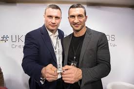 Назад 1 из 2 вперед Tri Boya Bratev Klichko Voshli V Top 50 Za Vsyu Istoriyu Boksa Zrelishnye Video
