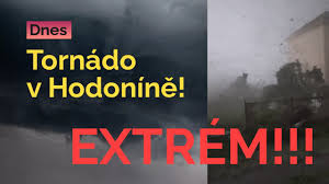 Stačilo pár minut a lidé přišli téměř o vše. Tornado V Hodonine Zive Youtube