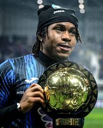 BREAKING: Arsenal star signs contract extension. #AFC