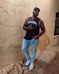 The perfect pair of jeans for every wardrobe! Light Blue Jeans With Black T Shirt Casual Outfits For Men 45 Ideas Outfits Lookastic