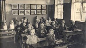 Social distancing and masks are encouraged. Hvad Skal Vi Med Skolen