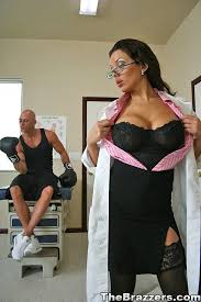 ▷ Sienna West in Big Tit Knock Out! (Photo 3) | Brazzers