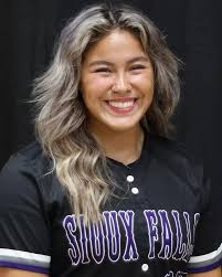 Damaris Cuevas's Instagram, Twitter & Facebook