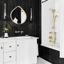 Black and white honed marble floors bring old world glamour to this country estate bathroom. 20 Stunning Black And White Bathrooms That Will Never Go Out Of Style