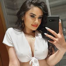 Naz Mila iç çamaşırsız göğüs dansıyla yine nefesleri kesti!