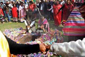 Pachamama is a goddess revered by the indigenous peoples of the andes. El Dia De La Pachamama Un Agradecimiento Al Agua Y La Tierra Fertil La Voz Del Interior