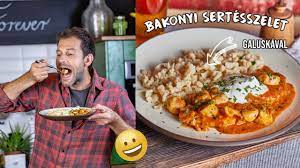 A bakonyi sertésszelet igazi régi kedvenc, amit nagyon sokan szeretnek házi készítésű galuskával vagy pergős rizzsel fogyasztani. Bakonyi Sertesszelet Galuskaval Youtube