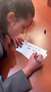 By getting answers on askfm. Adele Exarchopoulos On Twitter Https T Co Iu6nrdkjmf Adeleexarchopoulos Ckdb