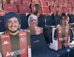 O que é que o vitória quer desejando parabéns a bruno reis? Mia Khalifa Ex Estrela Porno Vai Ao Barradao Assistir A Jogo Do Vitoria