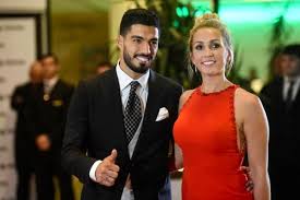 Welcome to the official facebook page of cristiano ronaldo. Beisser Luis Suarez Das Ist Seine Schone Frau Sofia Balbi Sofia Balbi Luis Suarez Lionel Messi