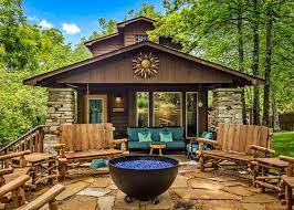 Eureka springs is an extraordinary town in the ozark mountains that packs quite the punch. Cabins In Eureka Springs Arkansas By Eurekasprings Com