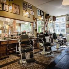 A chaque étape, de la rencontre à la prise de fonction, le fondateur de groomer's barbershop accompagne, conseille et forme son équipe de barbers tout au long de l'exercice de leurs missions. Ouvrir Un Barber Shop Les Principales Infos A Savoir 2021