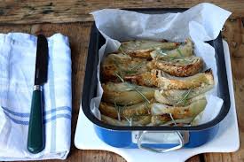 Per un po' mi sa che dovrò rinunciare alle preparazioni lunghe e allora ben vengano queste ricette facili e veloci. Finocchi Gratinati Senza Besciamella Bigodino