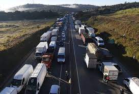 Greve dos caminhoneiros 2020 vai parar tudo. Caminhoneiros Iniciam Atos No Pais Mas Adesao A Greve E Incerta Brasil Valor Economico