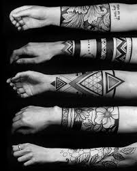 Các hình xăm tại cánh tay giúp tôn vẻ nam tính, mạnh mẽ và dễ nhìn thấy hàng ngày. 22 Hinh XÄƒm Tattoo á»Ÿ Canh Tay Ä'áº¹p Cho Nam Hinh Ä'Æ¡n Giáº£n Ca Tinh Wowmen