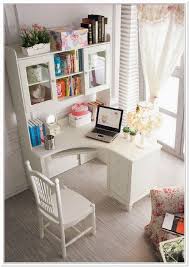 Find Ideas And Inspiration For Built In Corner Desk To Add To Your Own Home Cornerdeskbuiltinideas Small Bedroom Desk Desks For Small Spaces Bedroom Desk