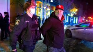 Will this be followed by another reversal? Dozens Of Protesters Fined For Violating Quebec Curfew On Its First Night Cp24 Com