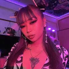 Leslie Singer's Instagram, Twitter & Facebook