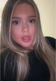 Danielle Schofield's Instagram, Twitter & Facebook