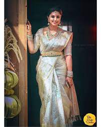 As a garnish, the gold border and embroidering can look stunning. Top 5 South Indian Wedding Saree Trends Dreaming Loud