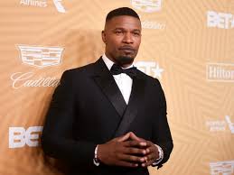 Ayant quitté les ordres dès 1966, elle ne se remettra jamais d'avoir perdu le sens de sa propre identité, et d'être réduite à soeur sourire. Jamie Foxx Pleure La Mort De Sa Jeune Soeur Deondra A 36 Ans Adoxa