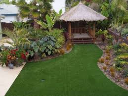 Ich Liebe Die Tropischen Pflanzen In Diesem Garten Einige Palmen Sind Fur Hunde Giftig Tropical Backyard Tropical Landscaping Tropical Landscape Design