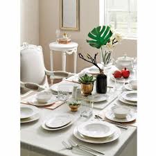 Farklı form ve desenlerle karşınıza çıkan yemek takımlarının sade, desenli, klasik ve modern çizgileri her zevkten kullanıcıya hitap eder. Linens Com Tr